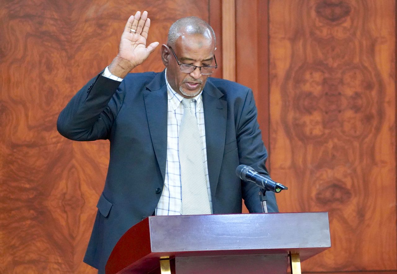 Le Président de la République préside la cérémonie de prestation de serment de la présidente et des membres du Conseil de l’Autorité de Régulation des Marchés publics (7)