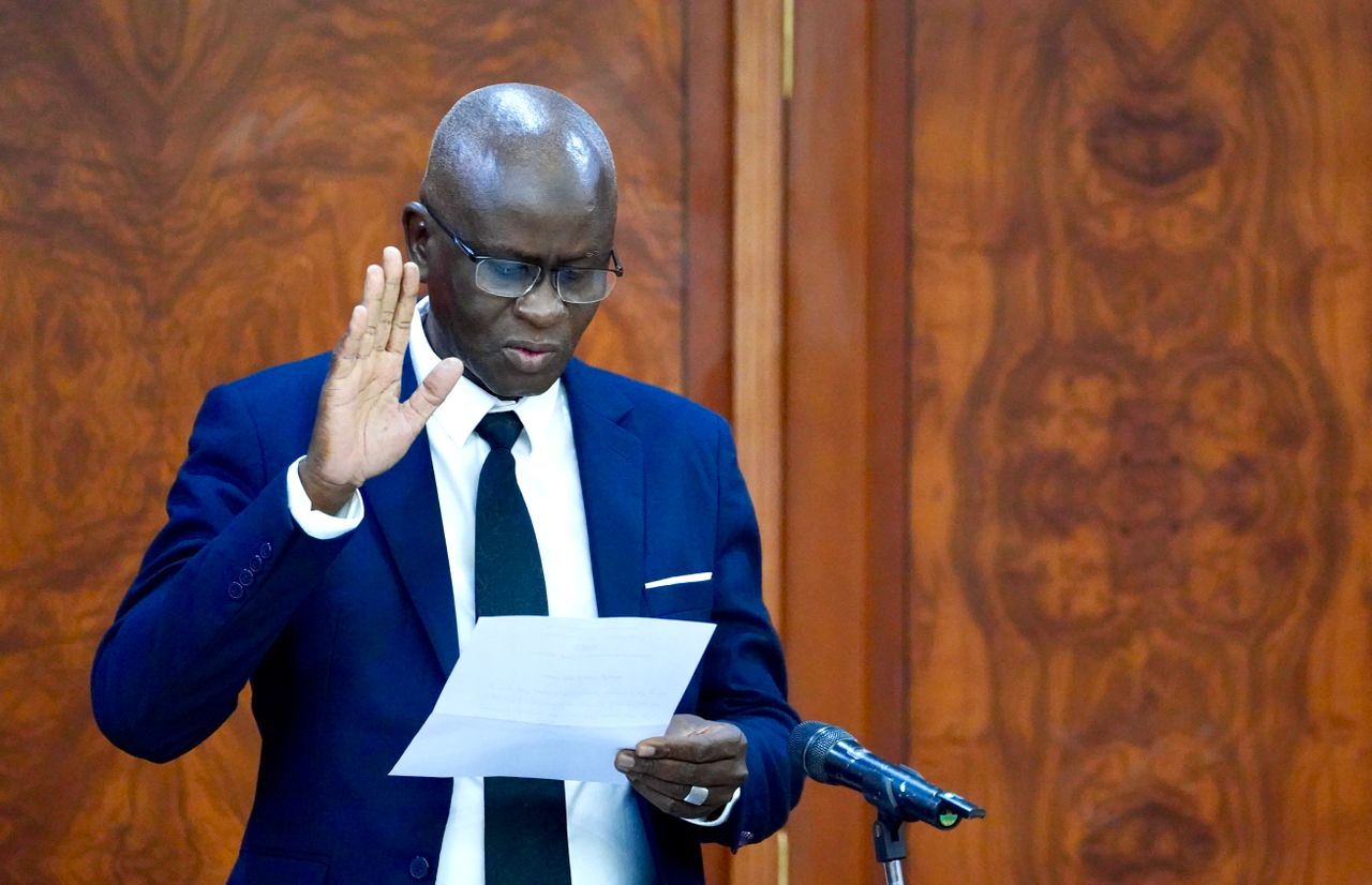 Le Président de la République préside la cérémonie de prestation de serment de la présidente et des membres du Conseil de l’Autorité de Régulation des Marchés publics (10)